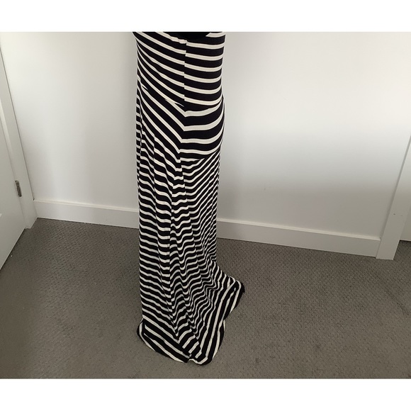 Black and white striped maxi dress from old navy - Picture 2 of 4